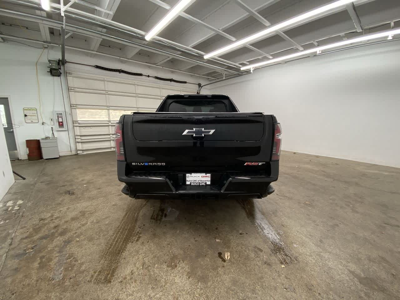 Thumbnail: 2024 Chevrolet Silverado EV - 5