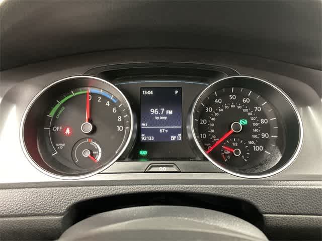 2016 Volkswagen e-Golf SE 26
