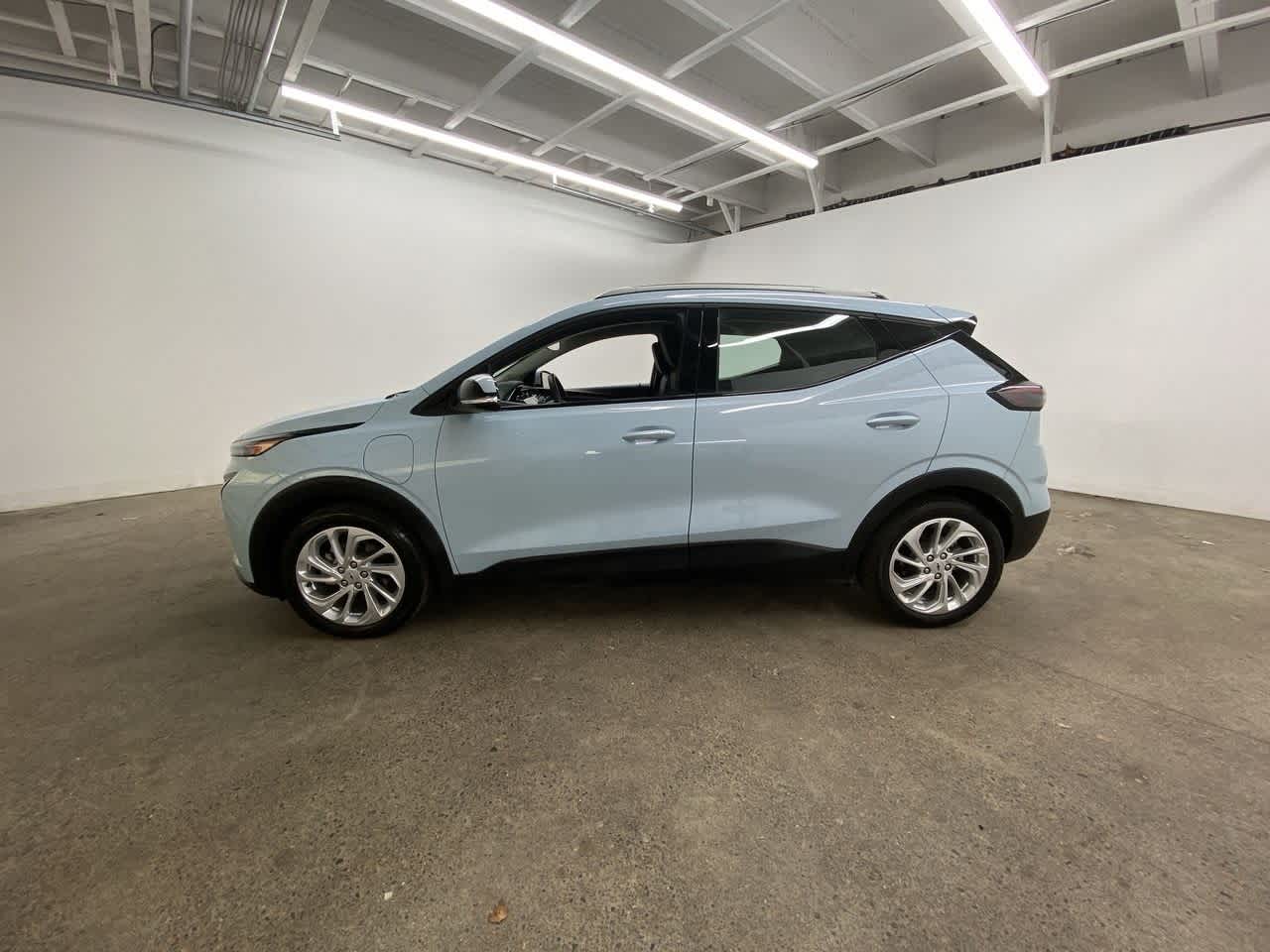 Thumbnail: 2022 Chevrolet Bolt EUV - 3