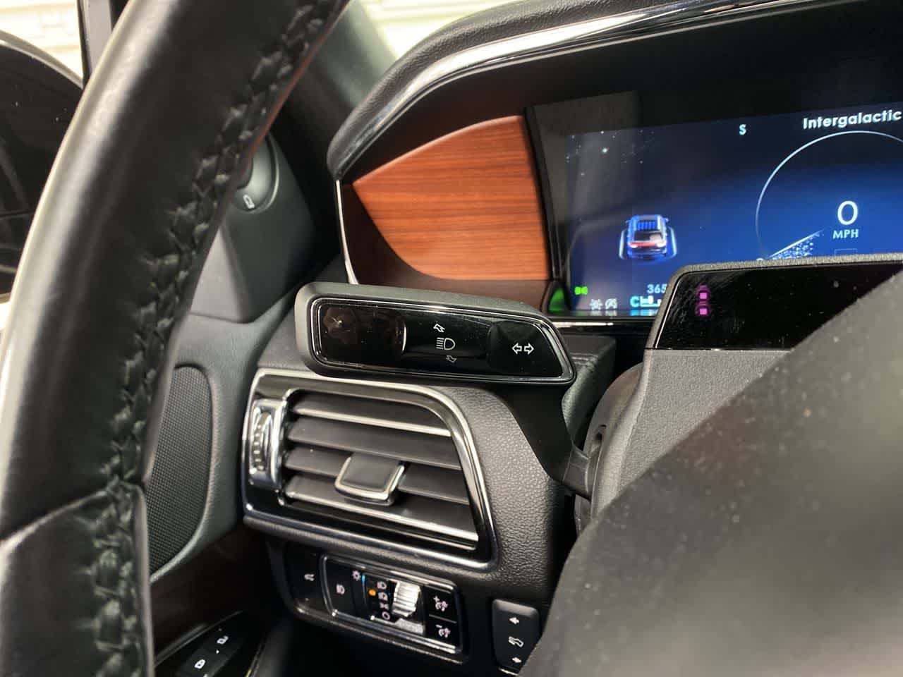 Thumbnail: 2024 Lincoln Navigator L - 23