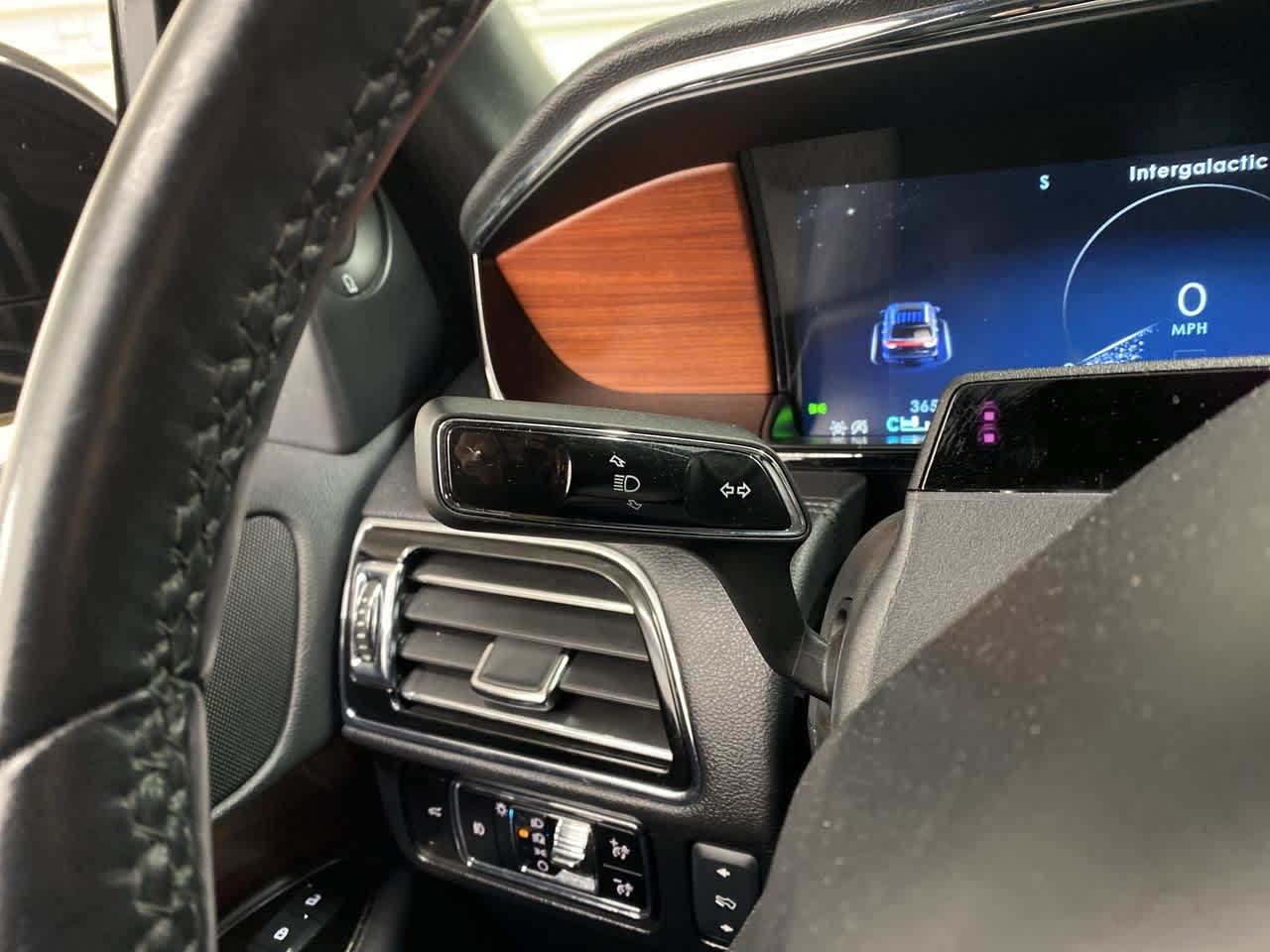 Thumbnail: 2024 Lincoln Navigator L - 23