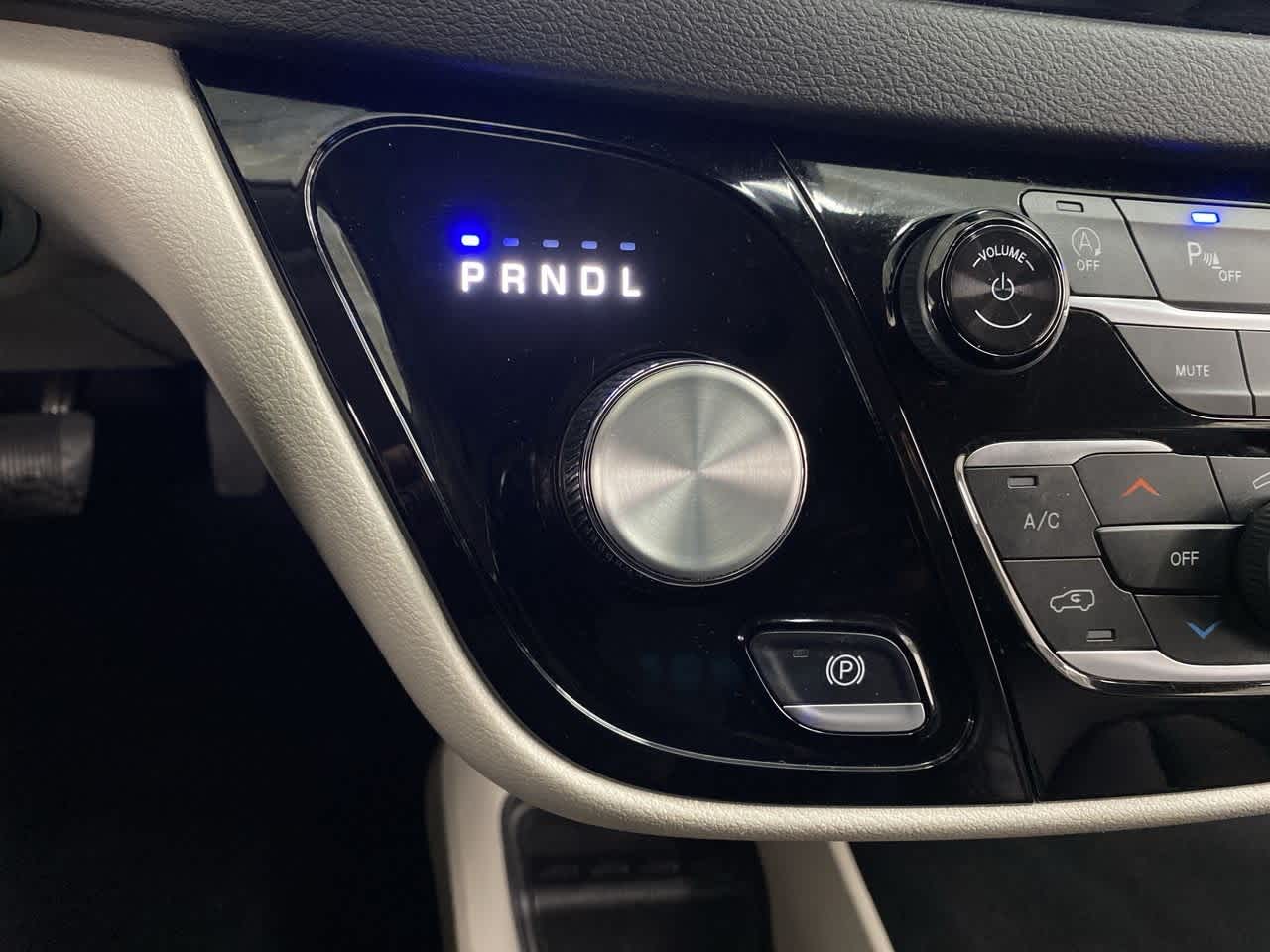 Thumbnail: 2024 Chrysler Pacifica - 26