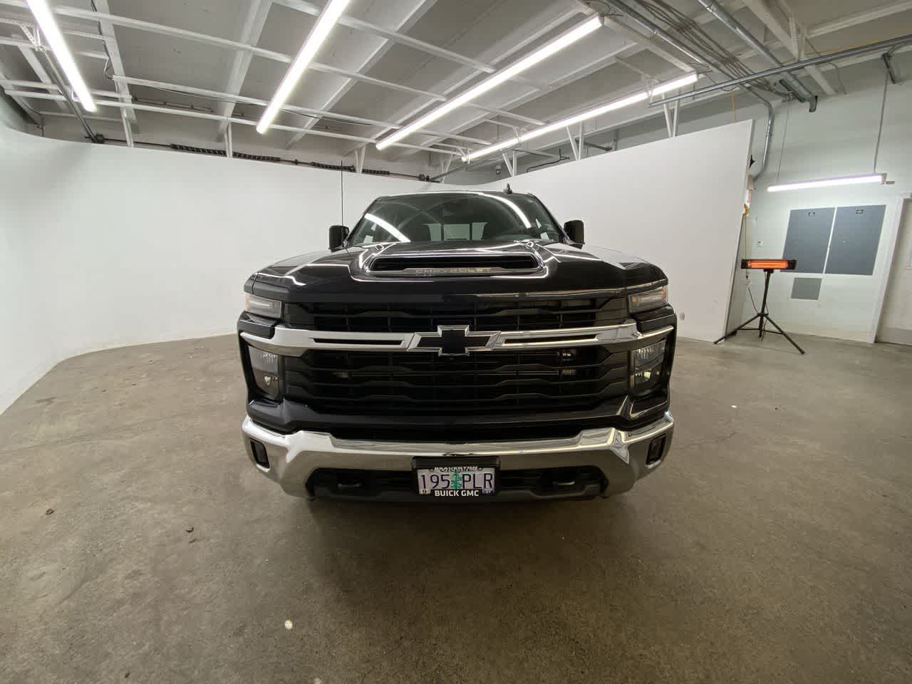 Thumbnail: 2024 Chevrolet Silverado 3500 - 9