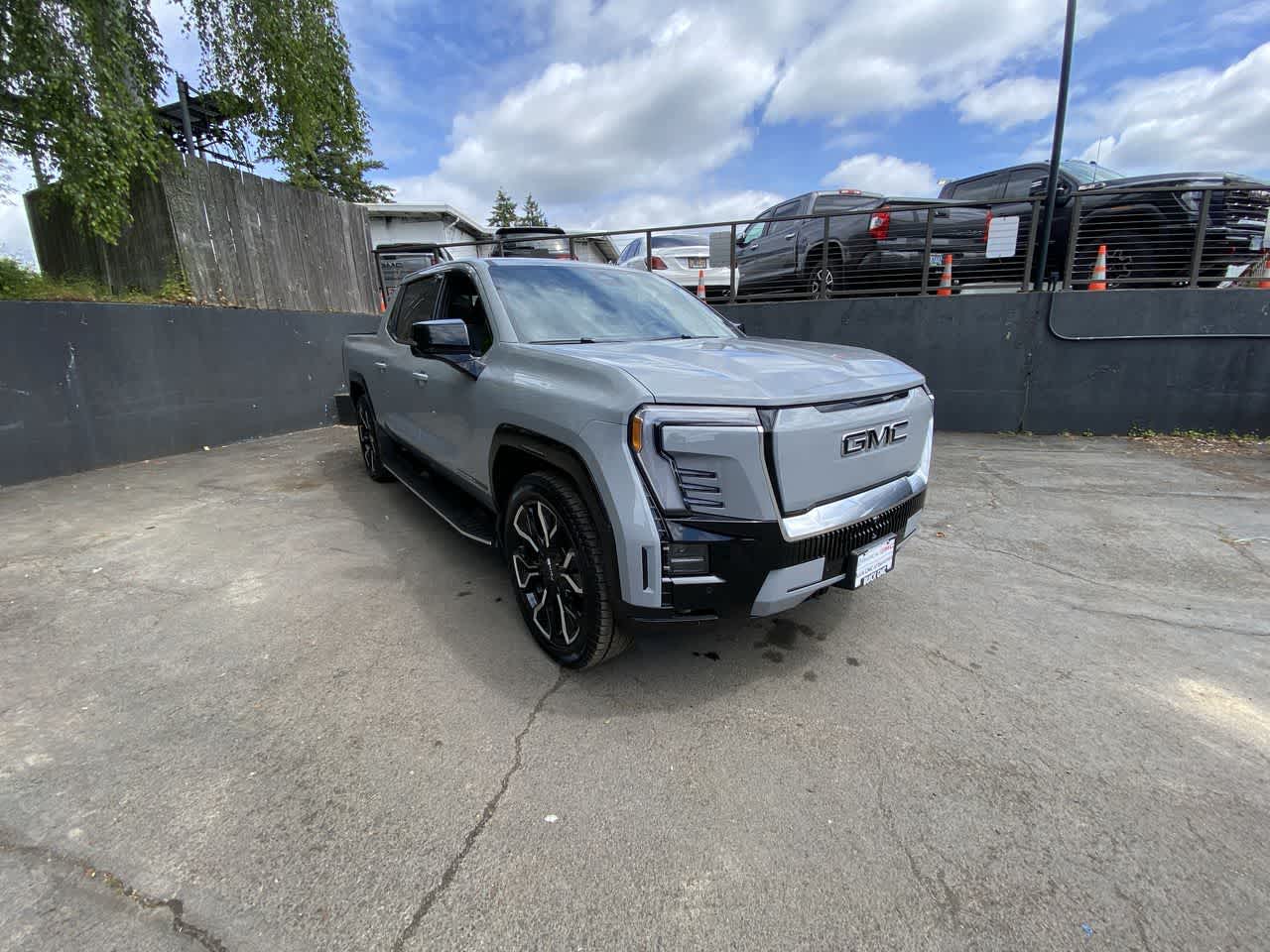 Thumbnail: 2025 GMC Sierra EV - 8
