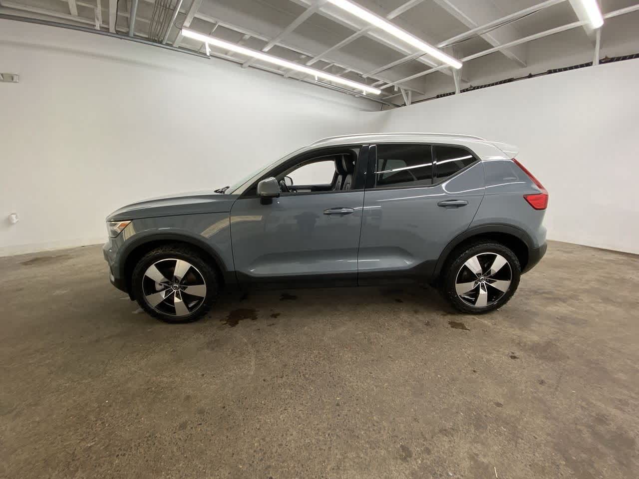 Thumbnail: 2020 Volvo XC40 - 3