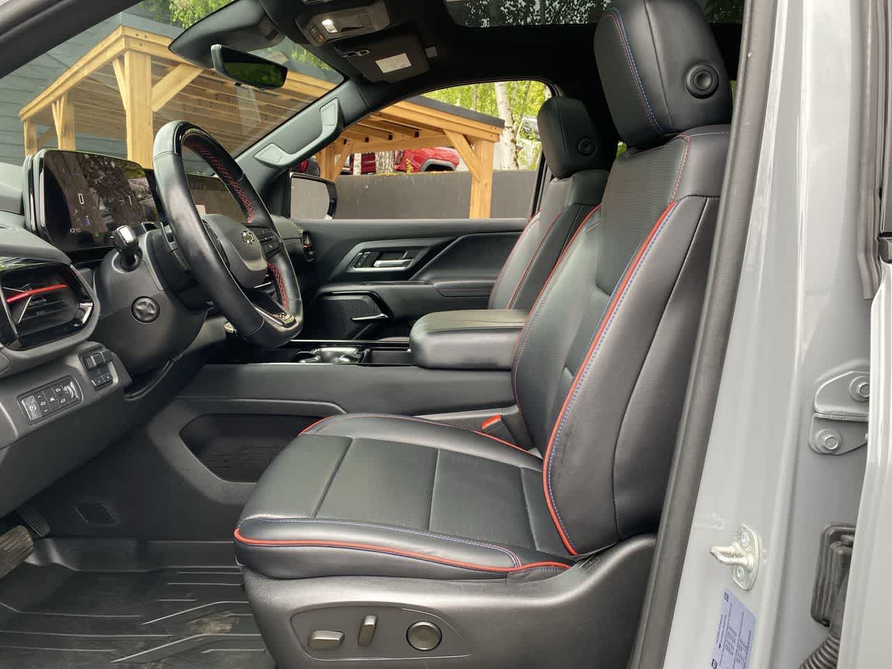 Thumbnail: 2025 Chevrolet Silverado EV - 13