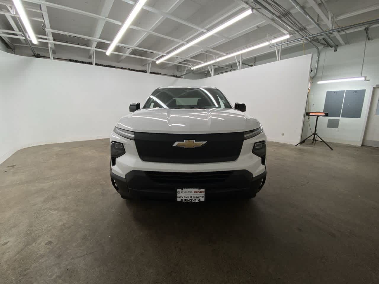 Thumbnail: 2024 Chevrolet Silverado EV - 9