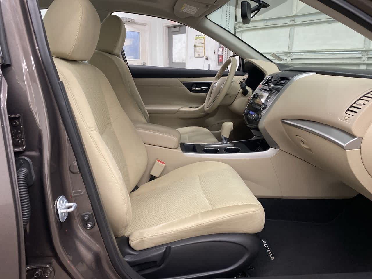 Thumbnail: 2015 Nissan Altima - 20