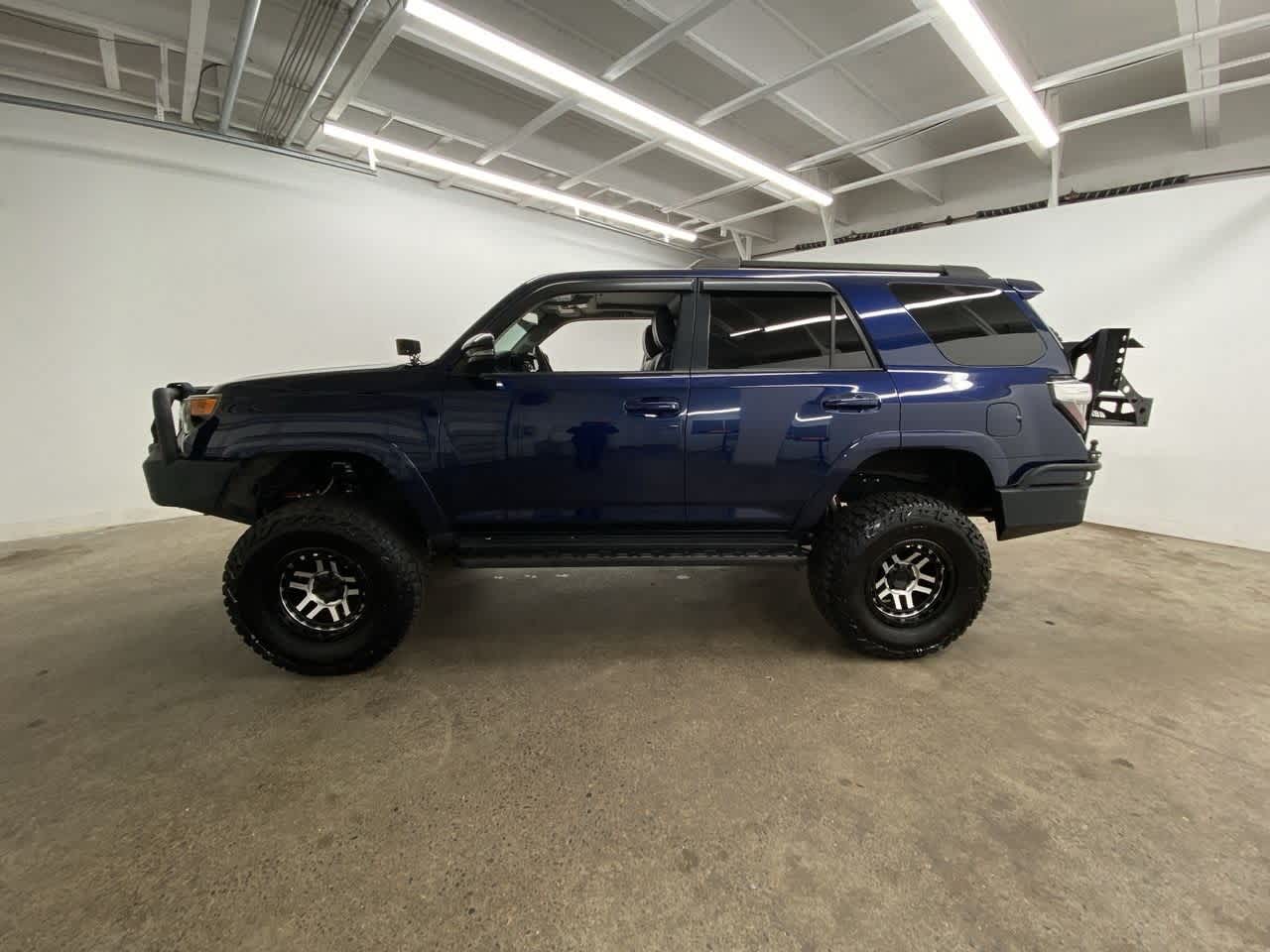 Thumbnail: 2016 Toyota 4Runner - 3