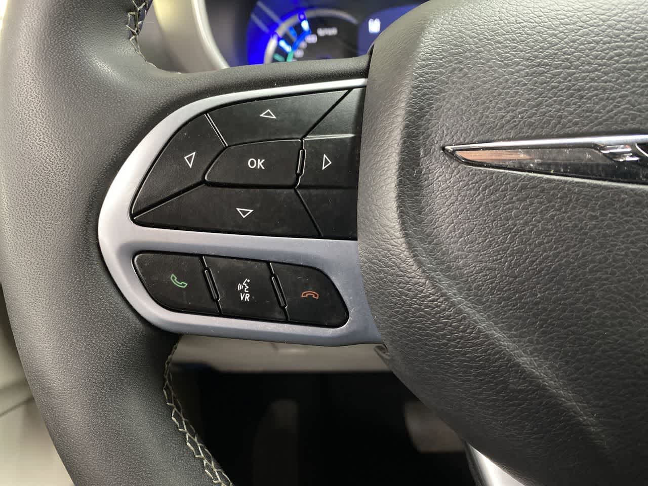 Thumbnail: 2023 Chrysler Pacifica - 21