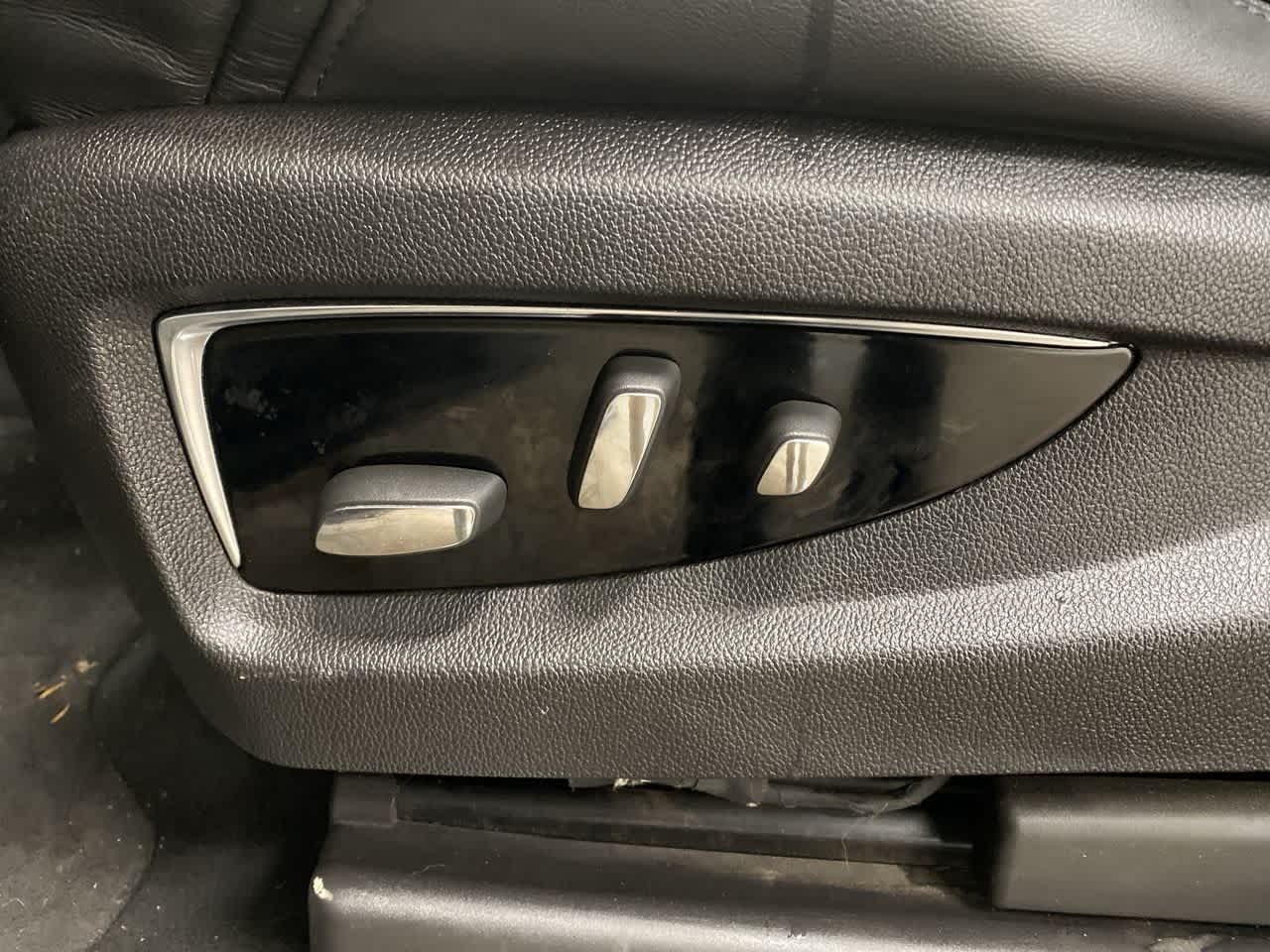 Thumbnail: 2015 Cadillac Escalade - 14