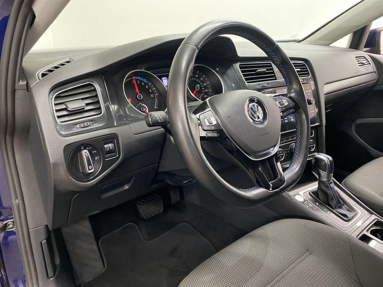 Used 2019 Volkswagen e-Golf e-Golf SE with VIN WVWKR7AU5KW909831 for sale in Medford, OR