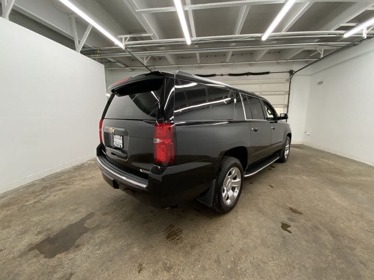 Thumbnail: 2017 Chevrolet Suburban - 6