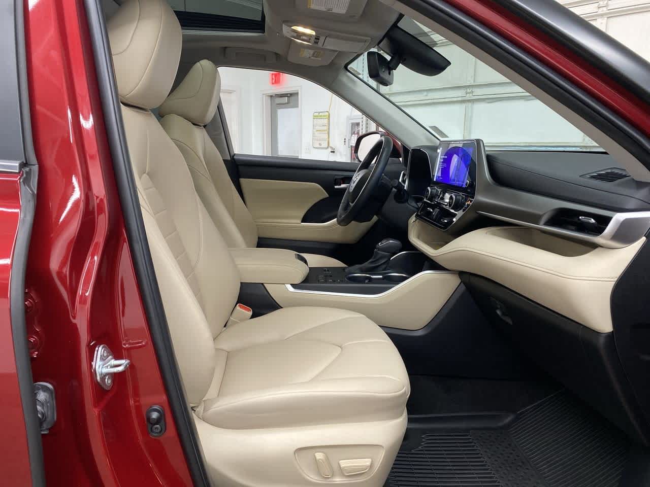 Thumbnail: 2023 Toyota Highlander - 19