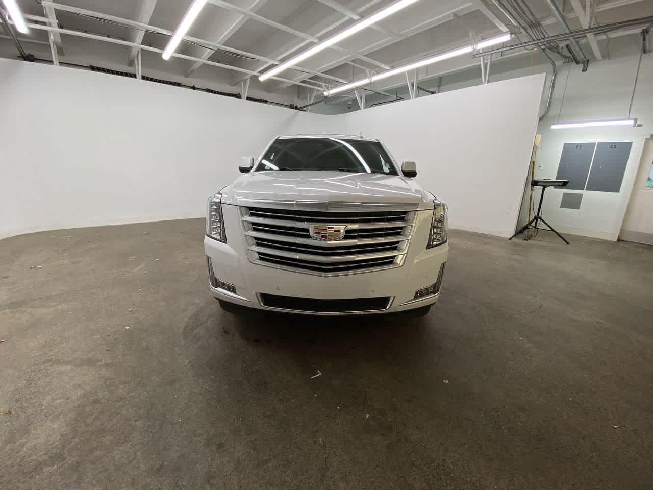Thumbnail: 2016 Cadillac Escalade - 9