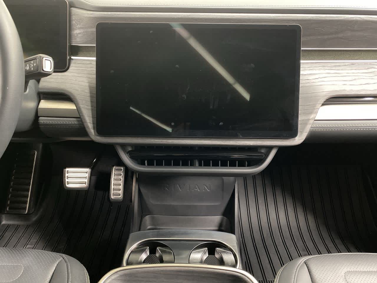 Thumbnail: 2023 Rivian R1S - 24