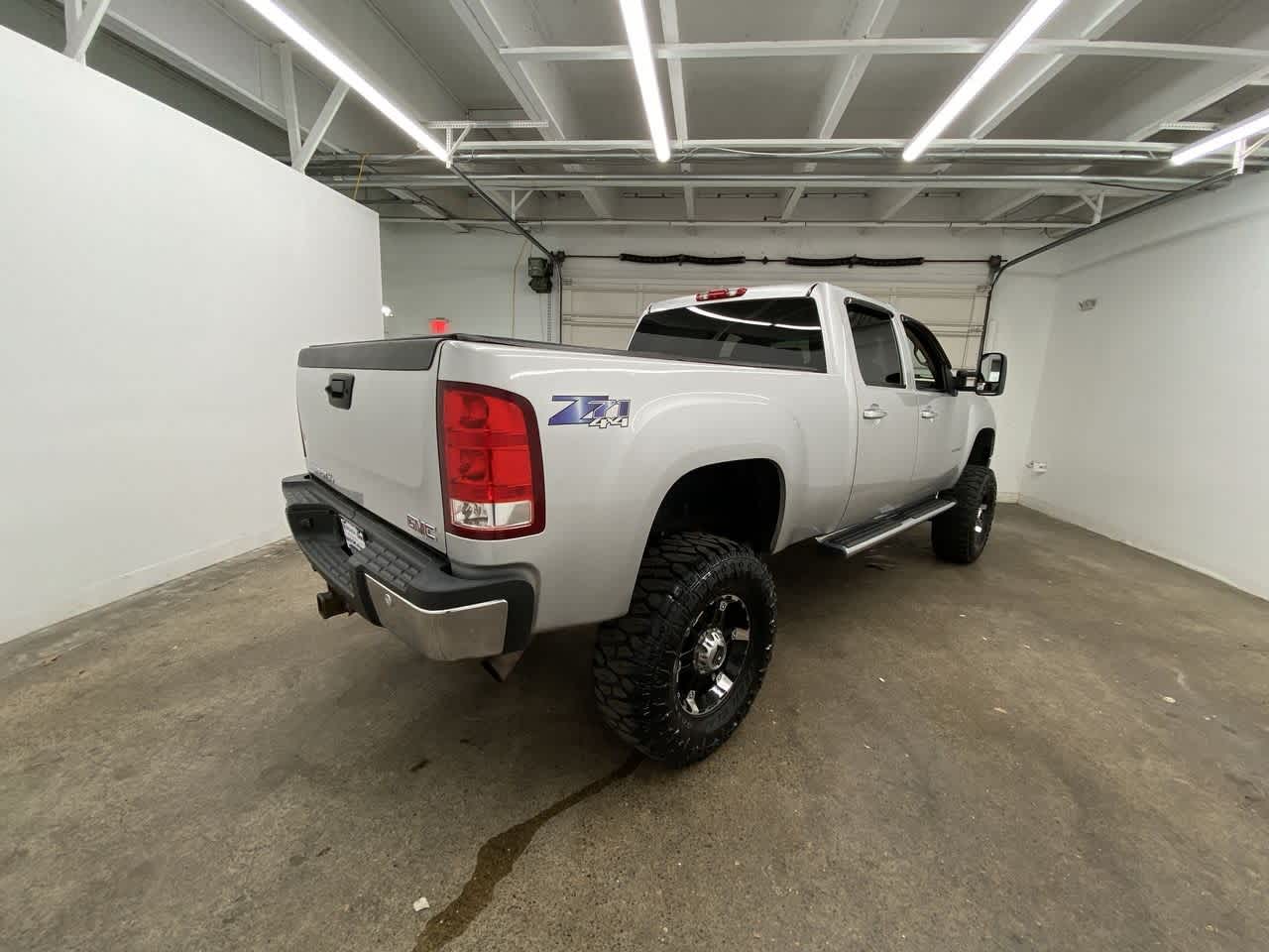 Thumbnail: 2010 GMC Sierra 2500 - 6