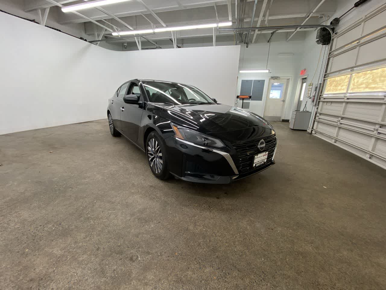 Thumbnail: 2025 Nissan Altima - 8