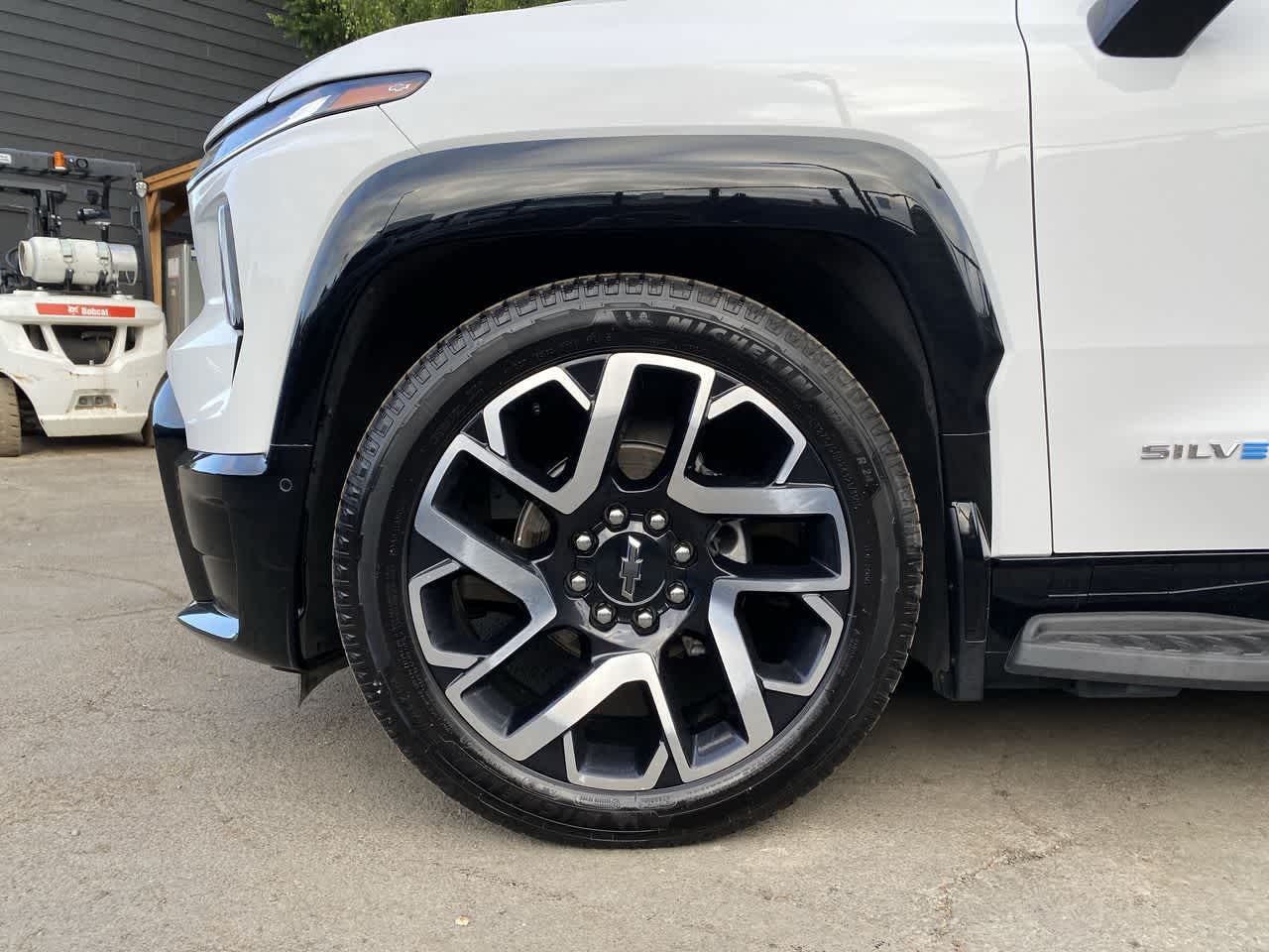 Thumbnail: 2025 Chevrolet Silverado EV - 11