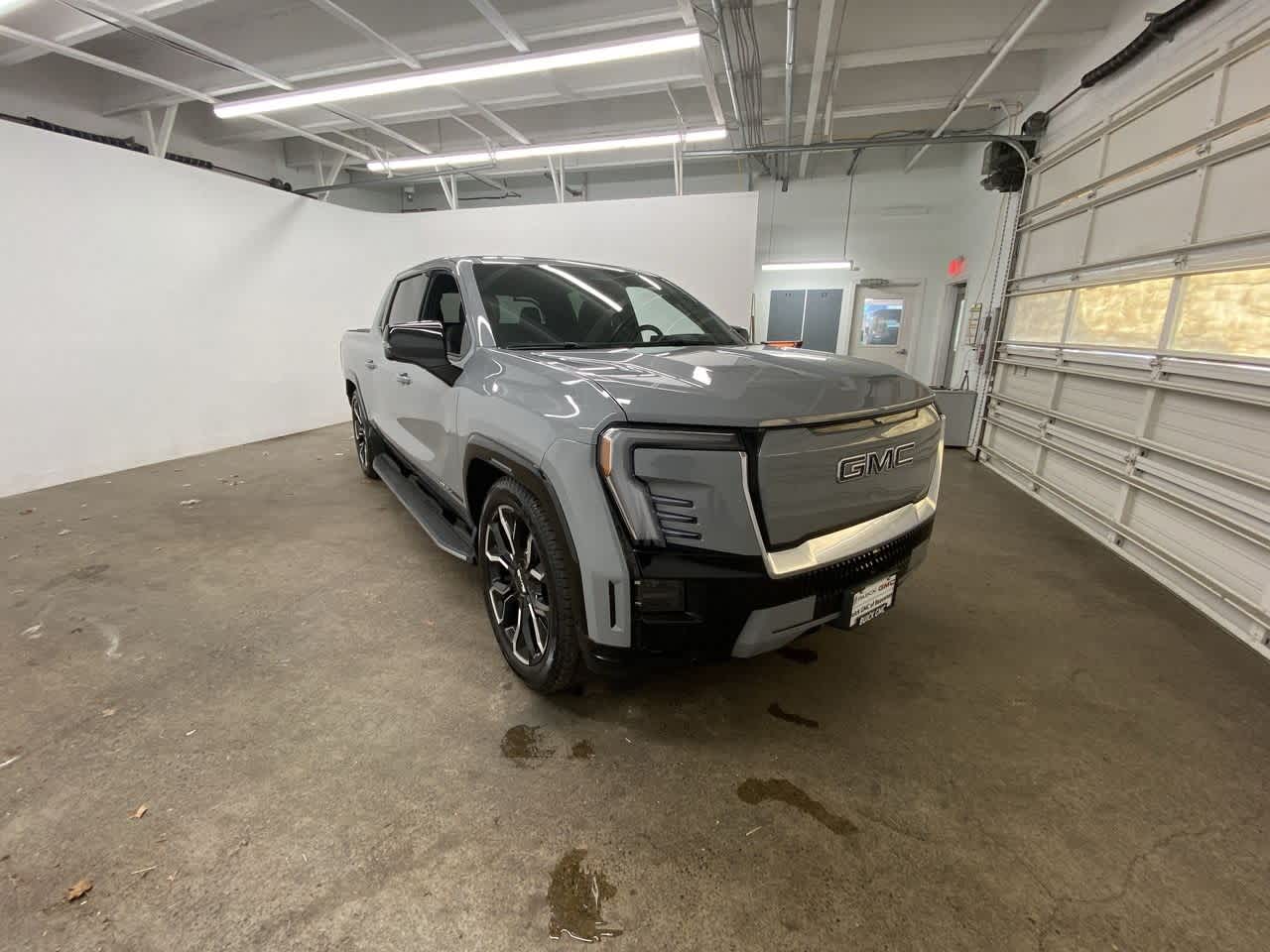 2024 GMC Sierra EV Denali 8