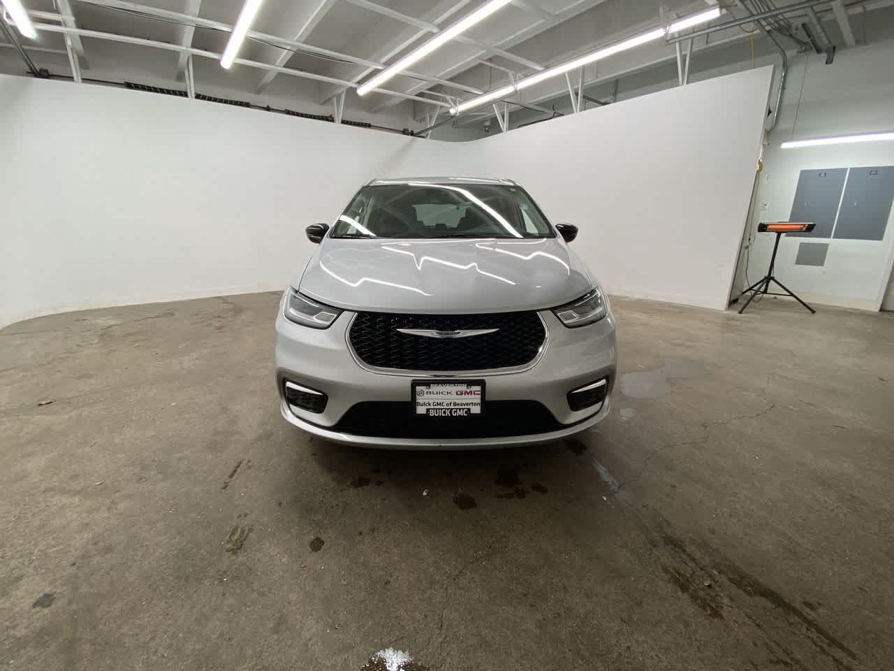 Thumbnail: 2024 Chrysler Pacifica - 9