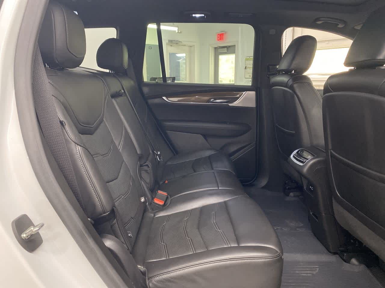 Thumbnail: 2020 Cadillac XT6 - 19