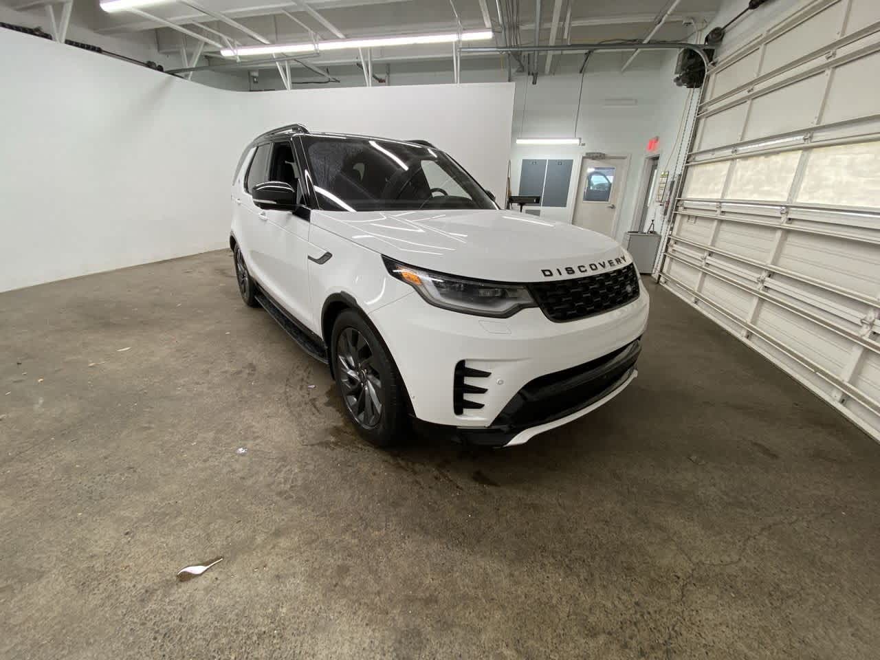 Thumbnail: 2022 Land Rover Discovery - 8