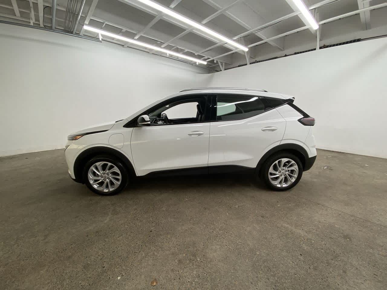 Thumbnail: 2022 Chevrolet Bolt EUV - 3