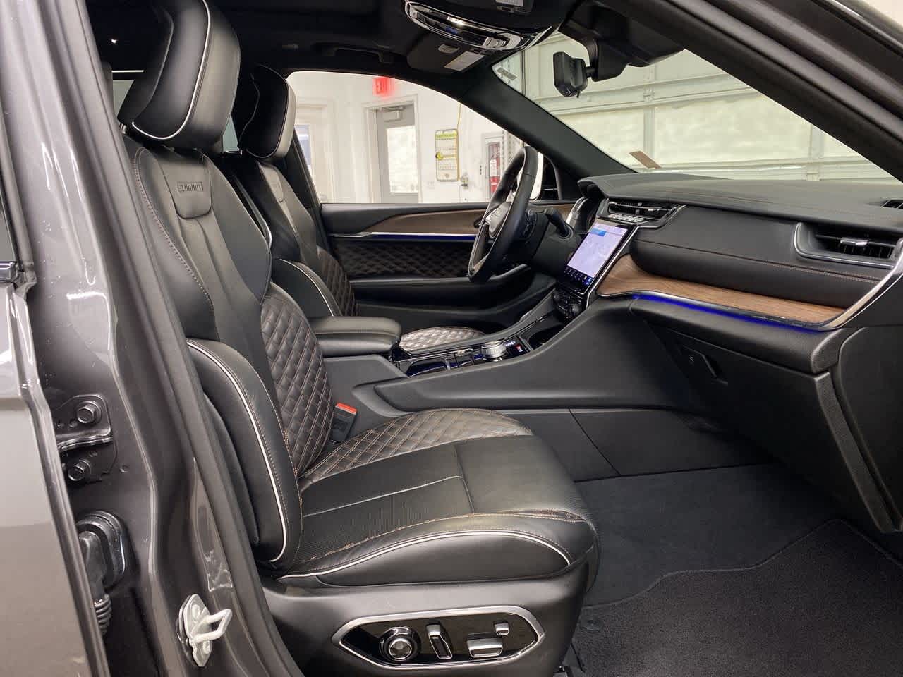 Thumbnail: 2023 Jeep Grand Cherokee - 19