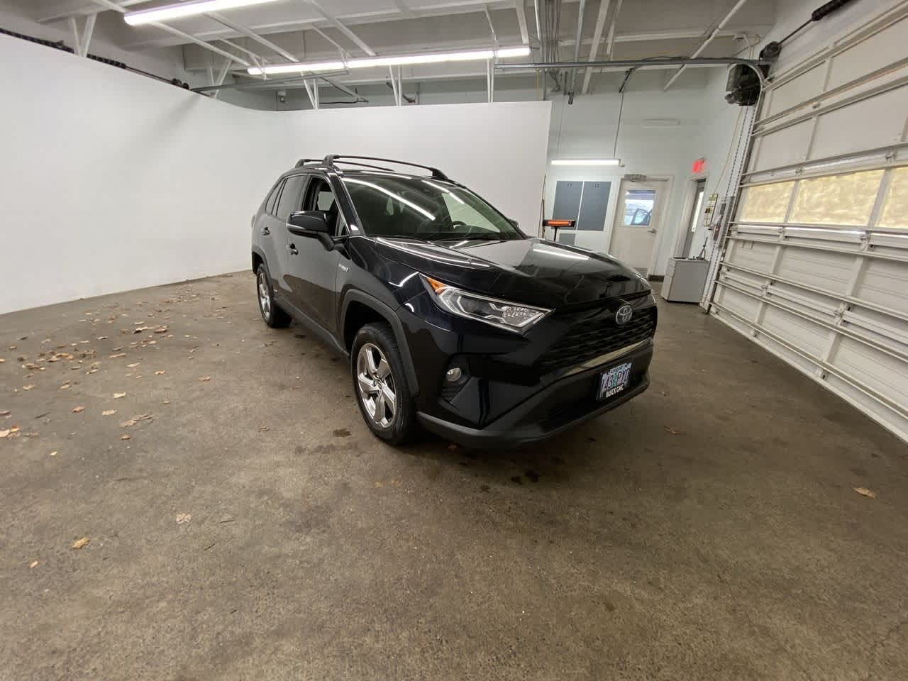 Thumbnail: 2021 Toyota RAV4 - 8