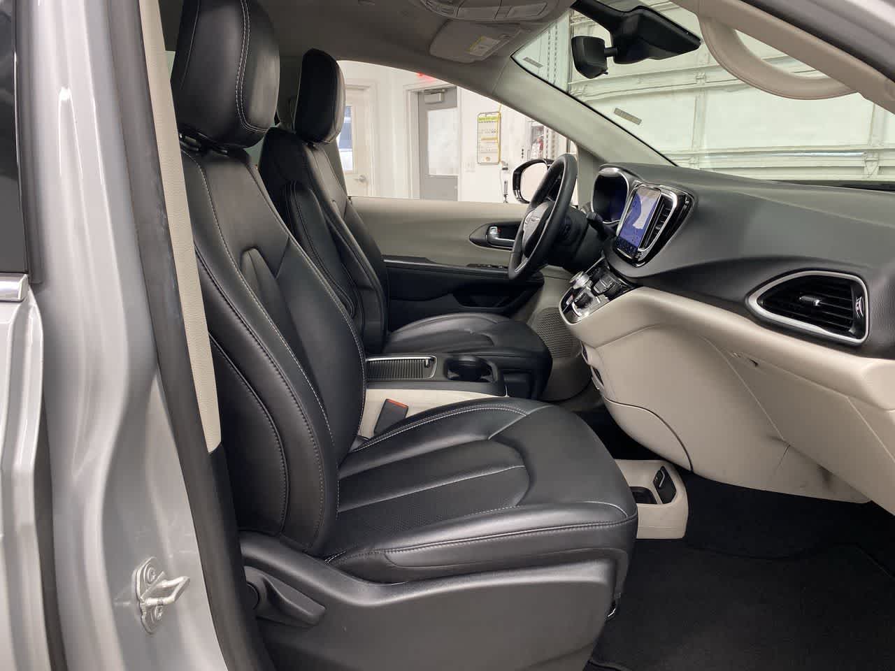Thumbnail: 2024 Chrysler Pacifica - 18