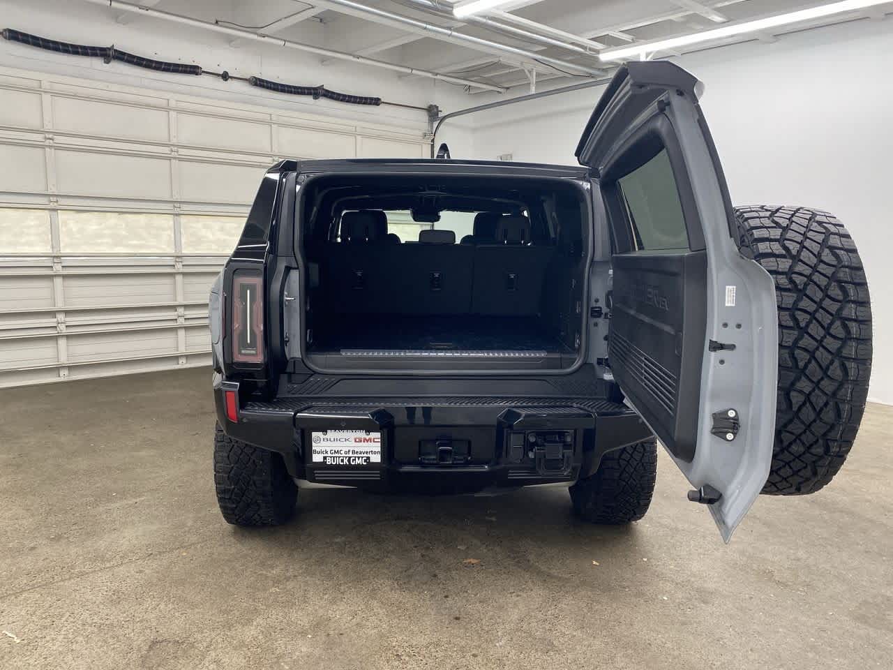 Thumbnail: 2024 GMC Hummer EV - 29