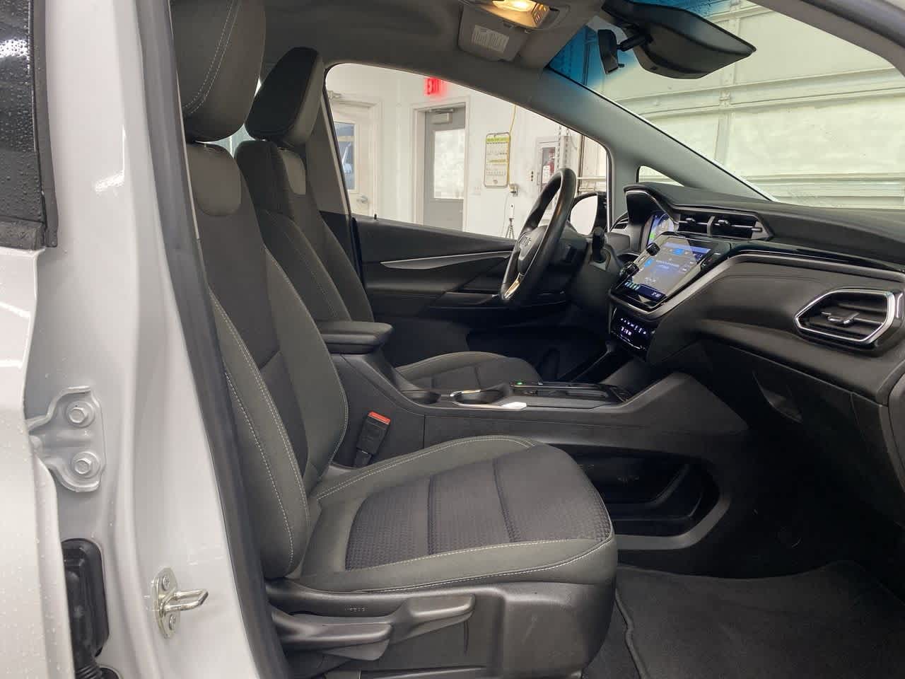 Thumbnail: 2022 Chevrolet Bolt EV - 19