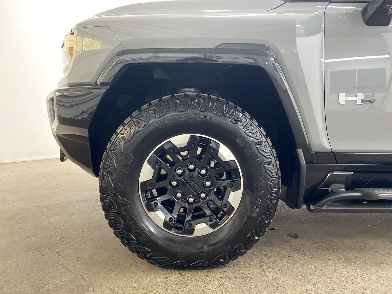 Thumbnail: 2024 GMC Hummer EV - 11