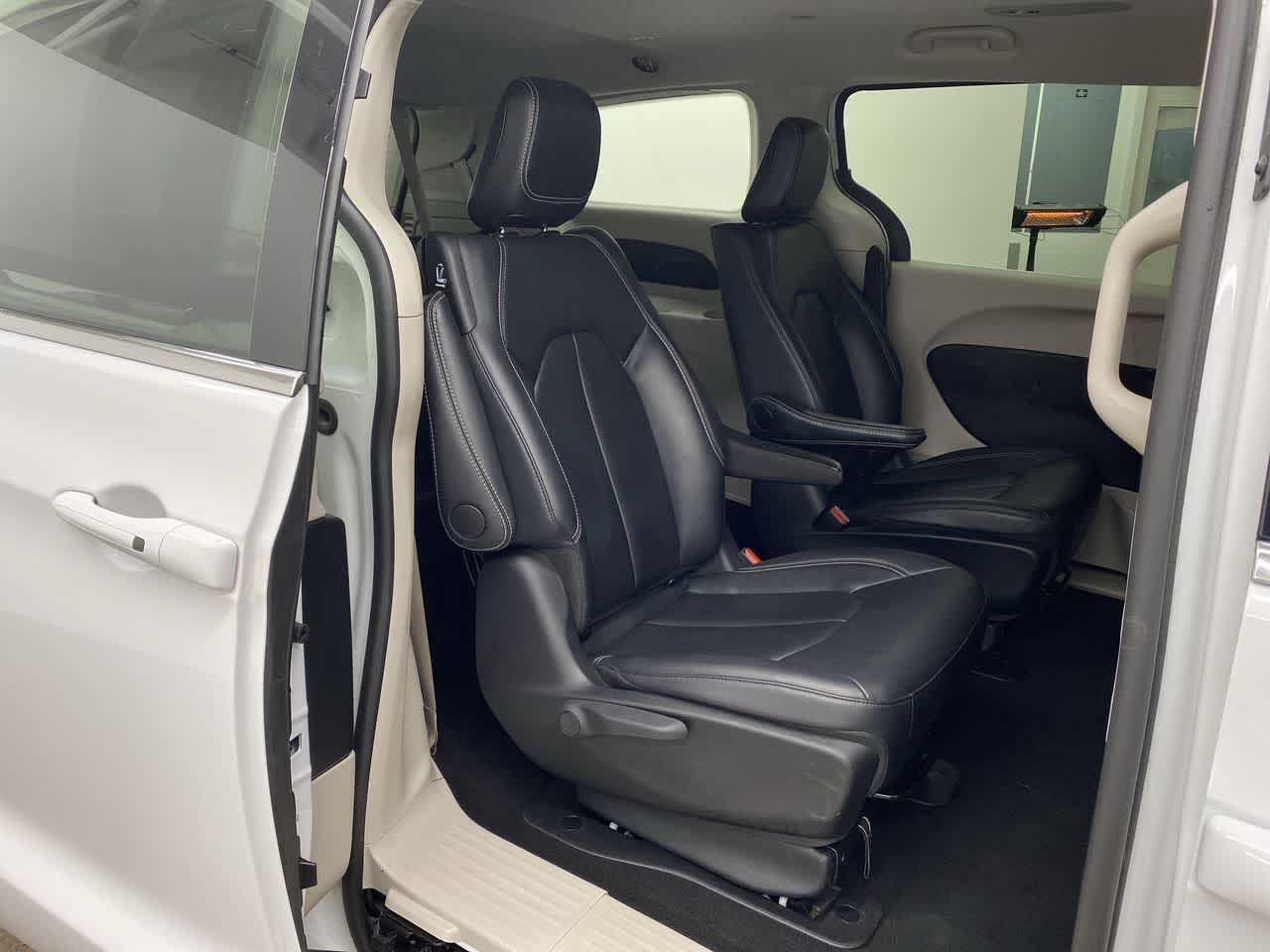 Thumbnail: 2024 Chrysler Pacifica - 18