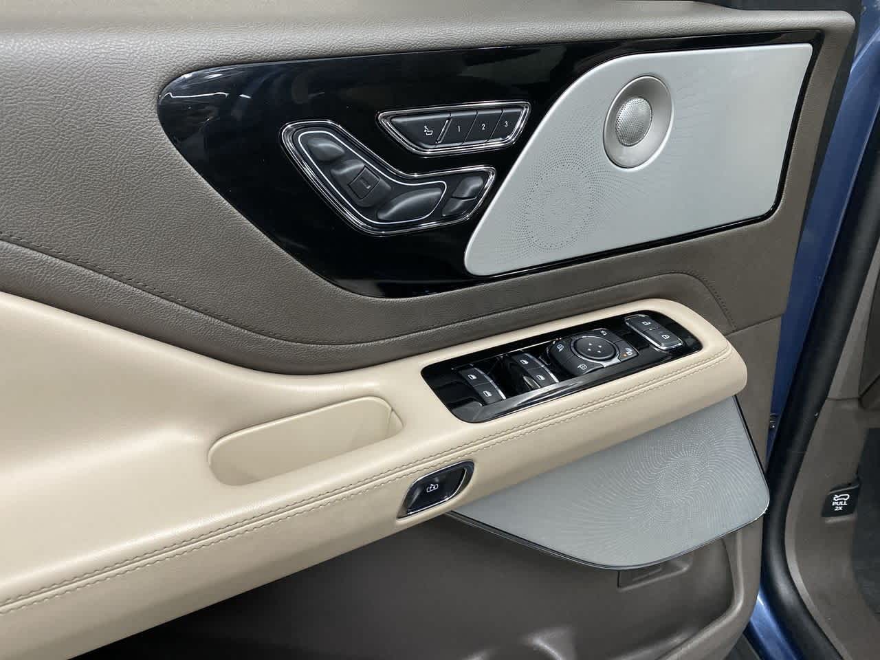 Thumbnail: 2020 Lincoln Aviator - 14