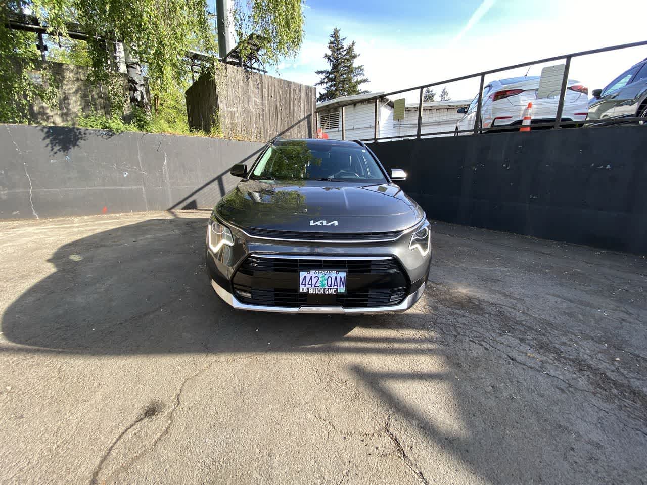 Thumbnail: 2023 Kia Niro - 9