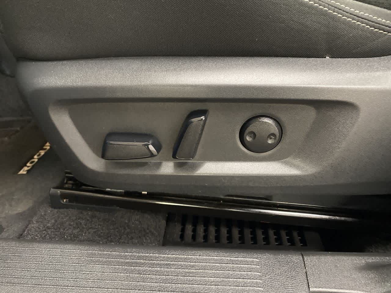 Thumbnail: 2023 Nissan Rogue - 14