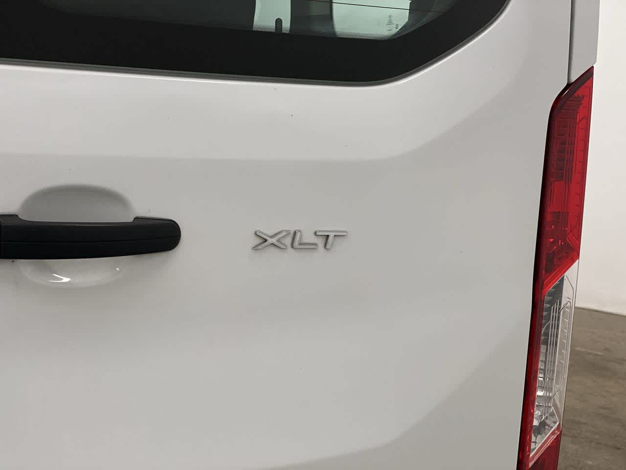 Thumbnail: 2022 Ford Econoline - 11