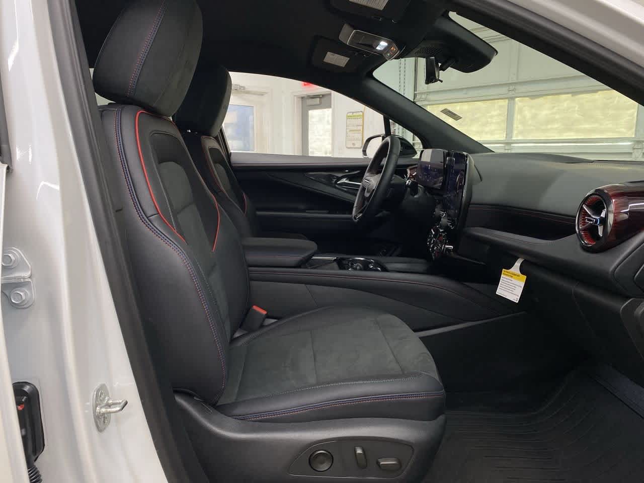 Thumbnail: 2024 Chevrolet Blazer EV - 19