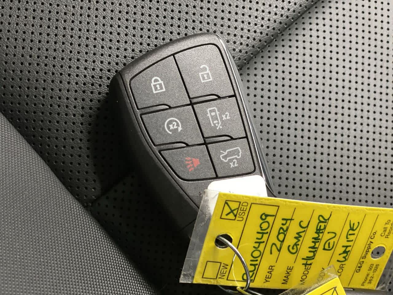 Thumbnail: 2024 GMC Hummer EV - 30