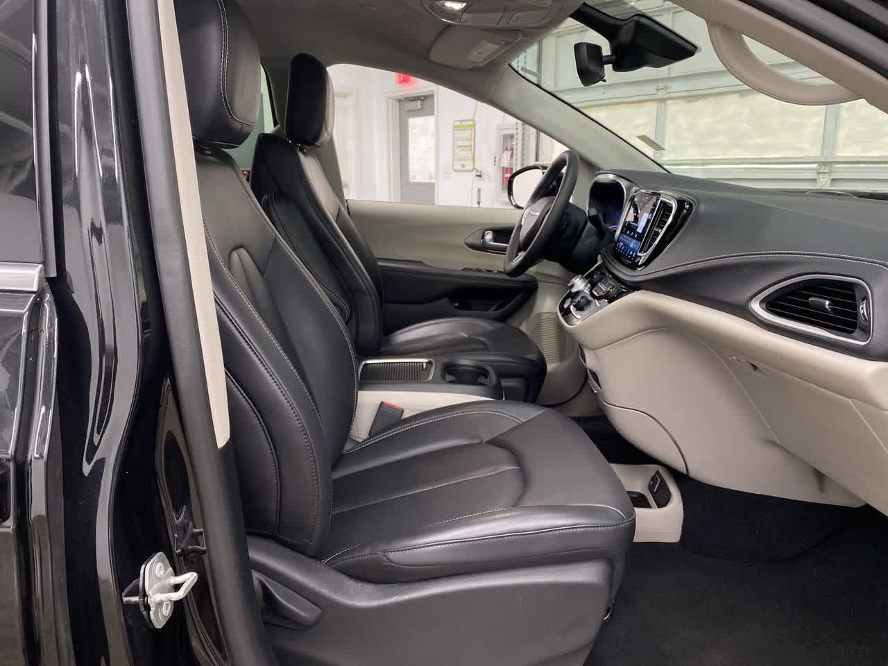 Thumbnail: 2024 Chrysler Pacifica - 19