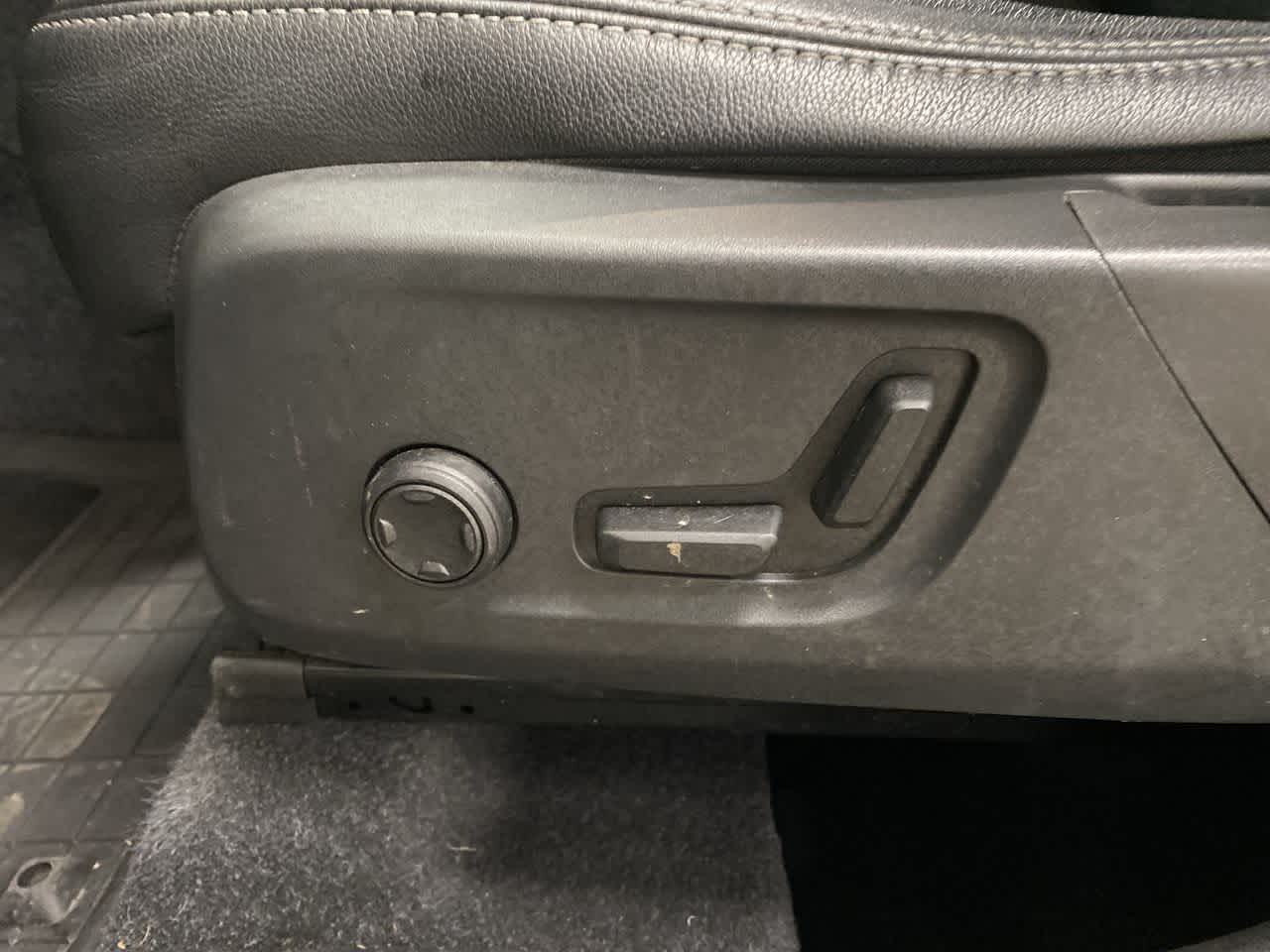 Thumbnail: 2020 Volvo XC40 - 16