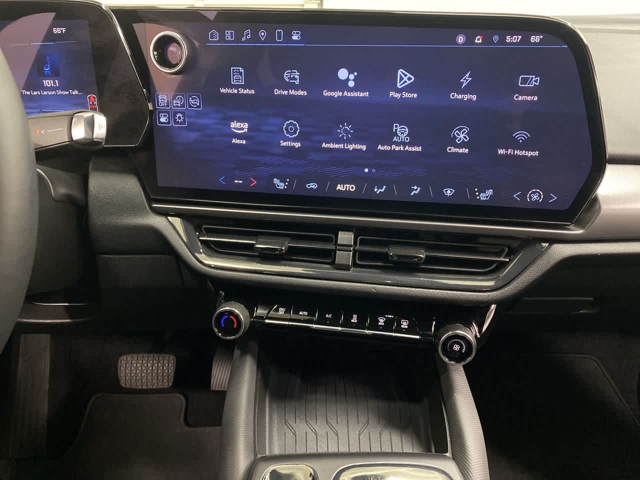 Thumbnail: 2024 Chevrolet Equinox - 25