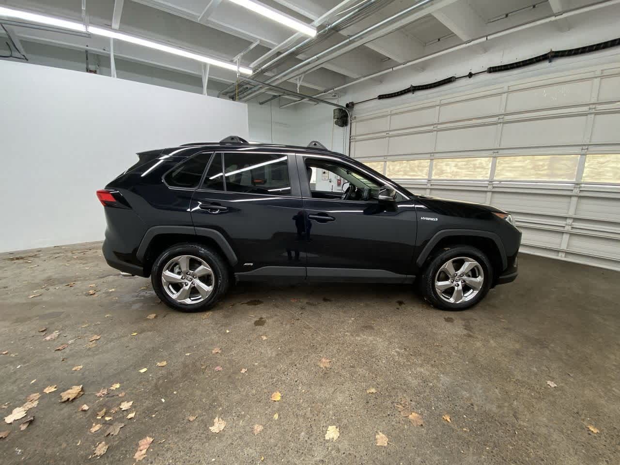 Thumbnail: 2021 Toyota RAV4 - 7