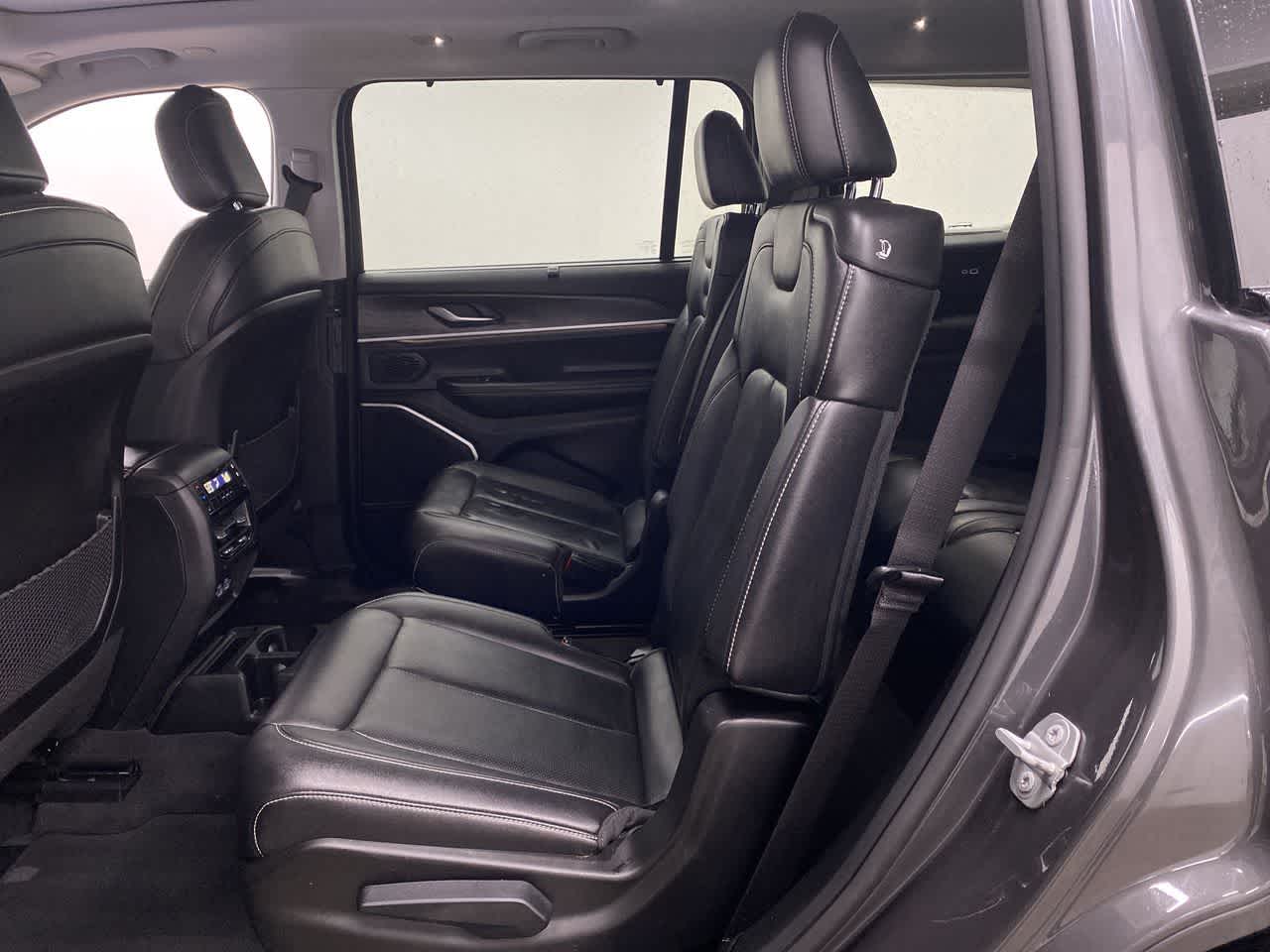 Thumbnail: 2022 Jeep Grand Cherokee - 16