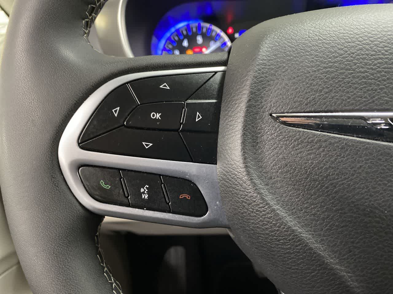 Thumbnail: 2023 Chrysler Pacifica - 19