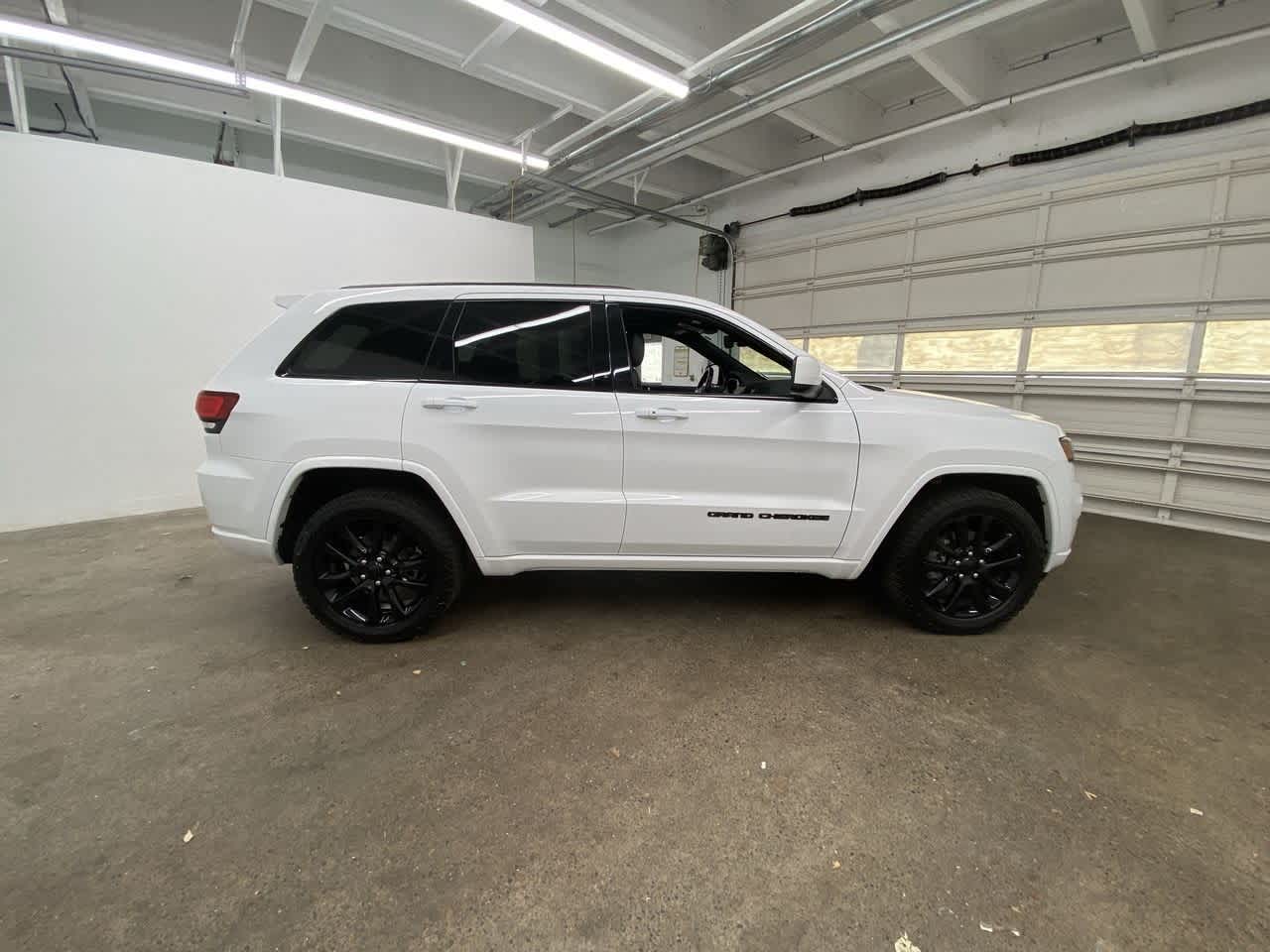 Thumbnail: 2020 Jeep Grand Cherokee - 7