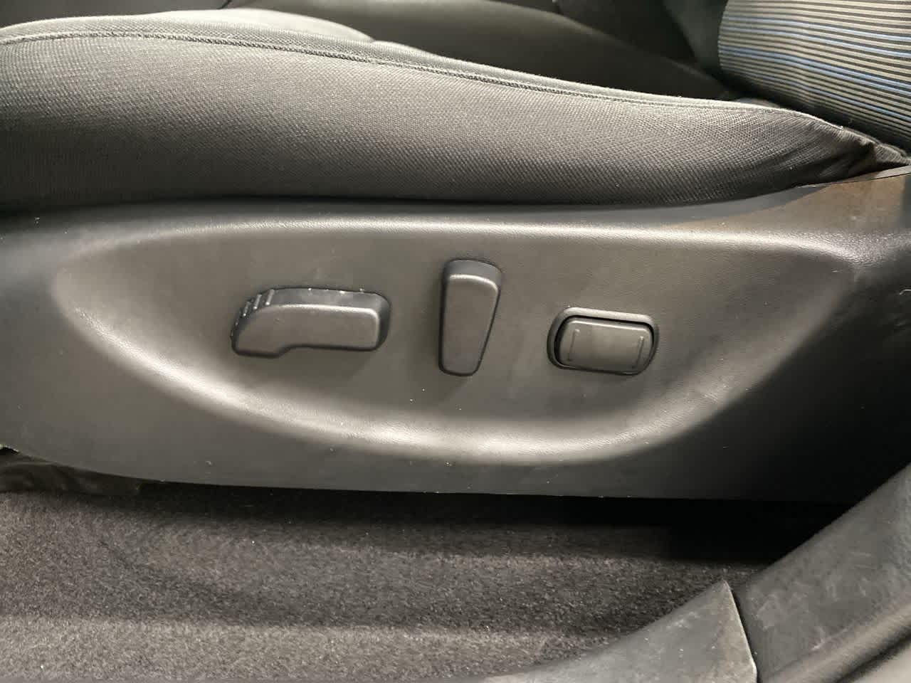 Thumbnail: 2022 Nissan Leaf - 16