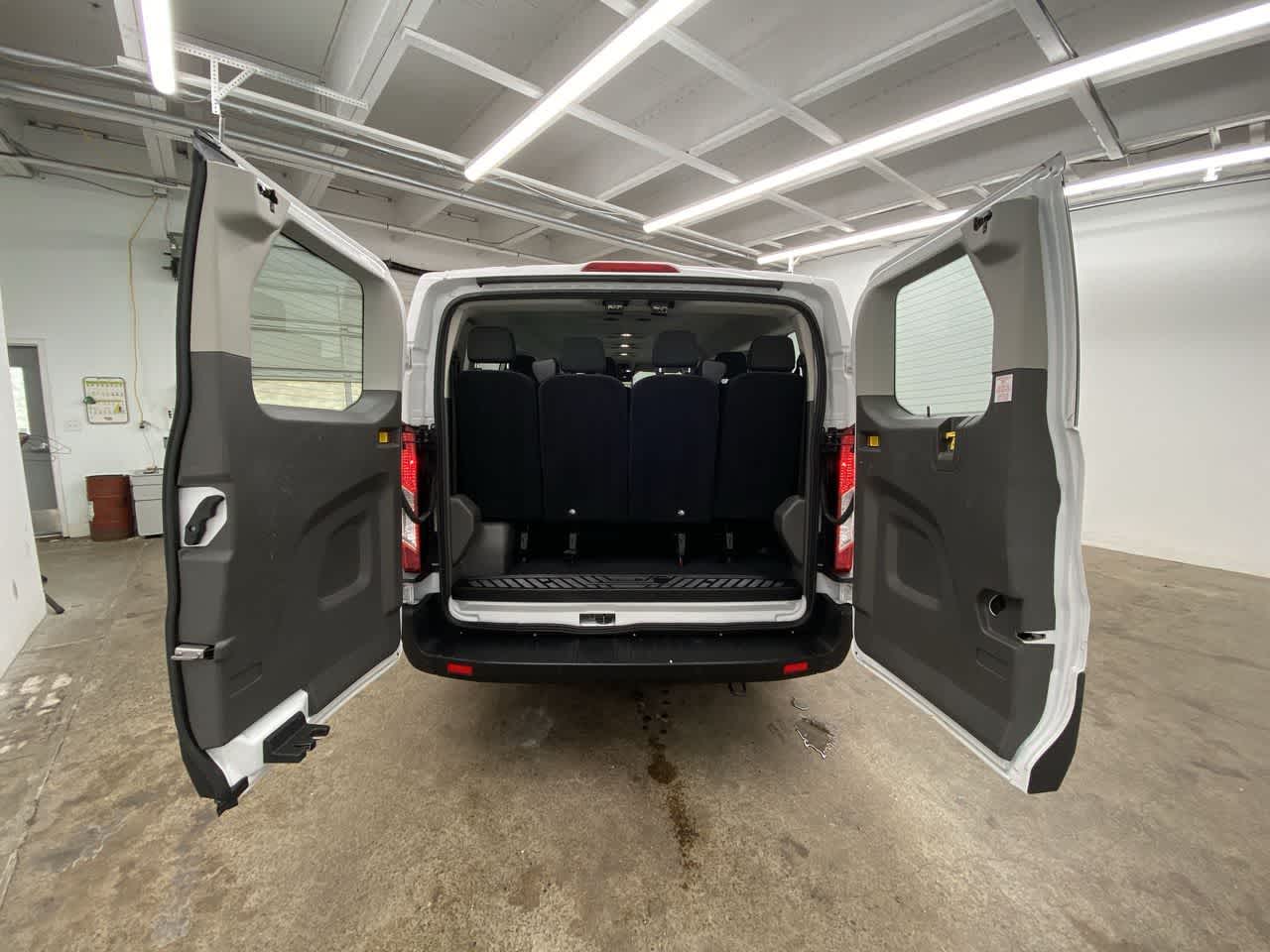 Thumbnail: 2023 Ford Econoline - 28